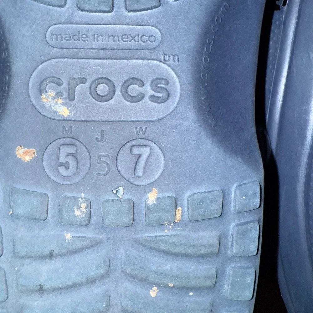 Crocs Classic Clog‎ Navy Blue Slip On Shoes Size 5 Kids/ Men Size 7 Women - Picture 9 of 9